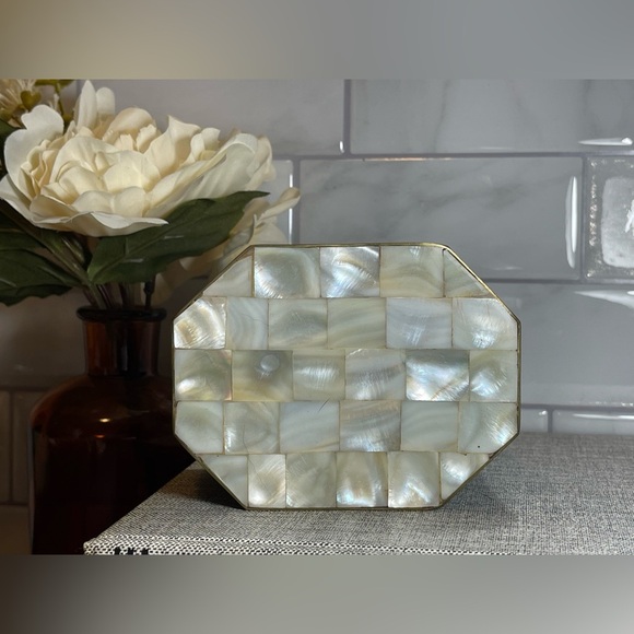 Vintage Brass and Mother of Pearl Jewelry Trinket Box - Picture 6 of 12